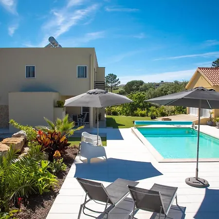 Casa Gemeos * アルコバサ