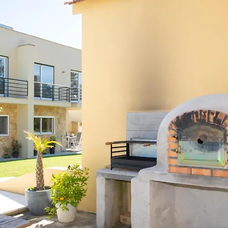 Casa Gemeos * アルコバサ