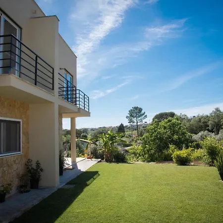 Casa Gemeos * アルコバサ