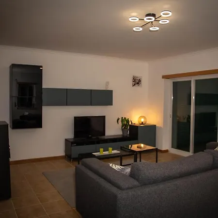 Casa Gemeos アルコバサ