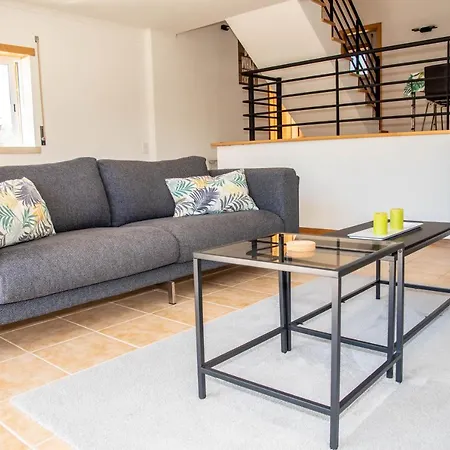 Casa Gemeos アルコバサ