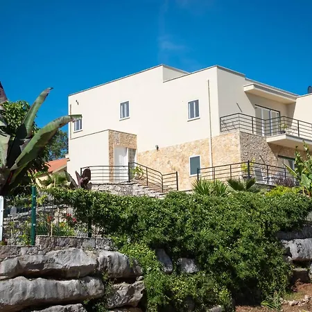 Casa Gemeos アルコバサ