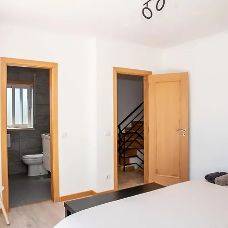 Casa Gemeos アルコバサ